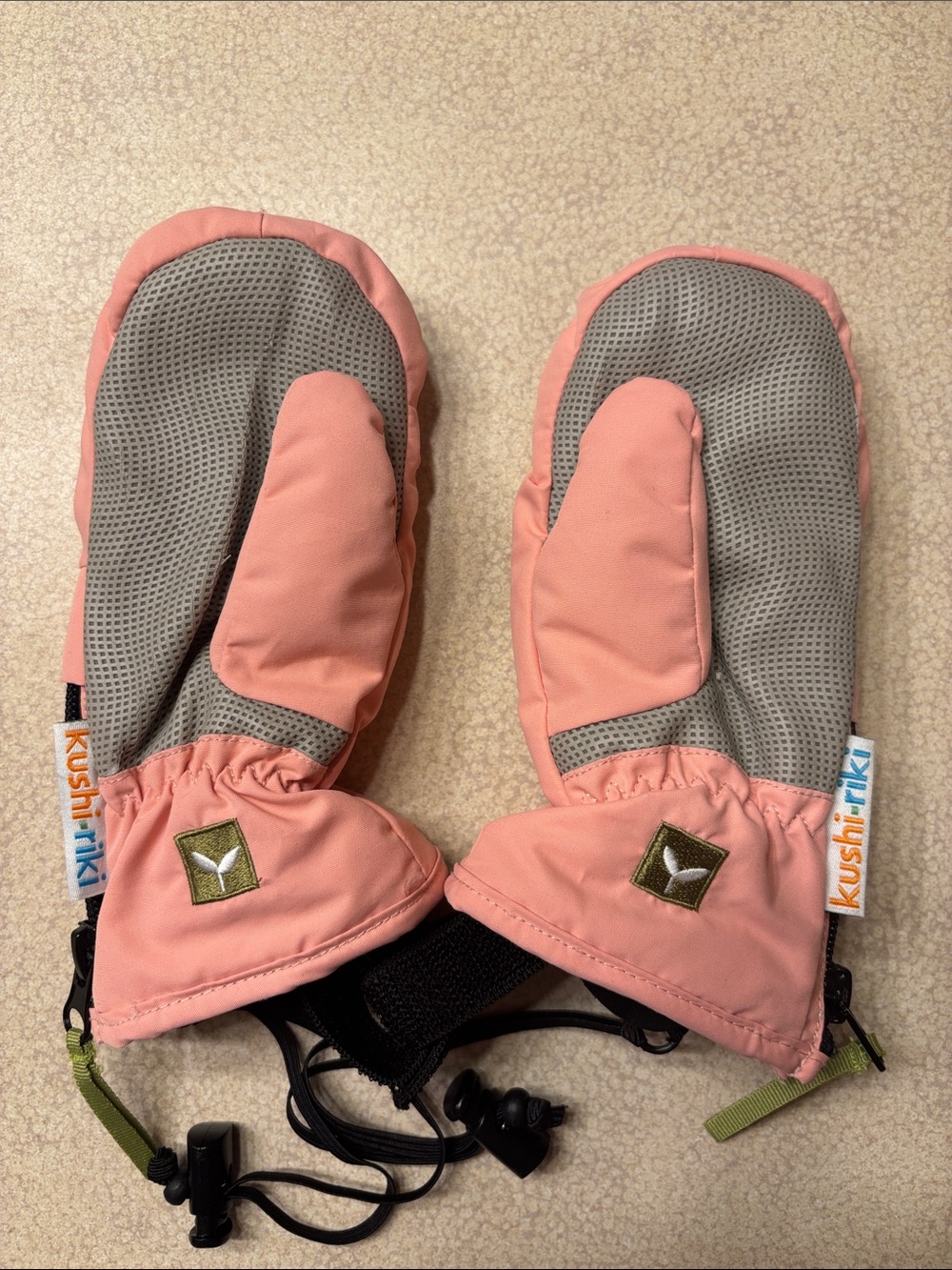 Kushi-riki Kids Pink Insulated Mittens with Zipper and Drawstring - Picture 3 of 8